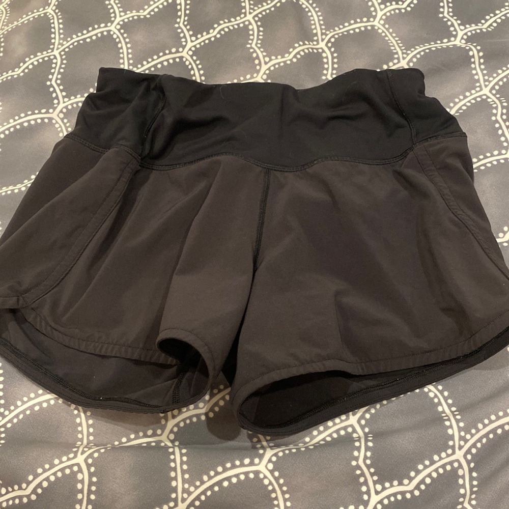 Black lululemon speed up (4 in) shorts